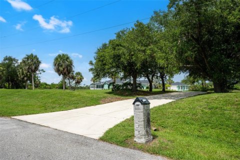 House in Port Charlotte, Florida 7 bedrooms, 428.93 sq.m. № 1819239 - photo 4