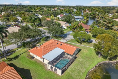 House in Plantation, Florida 4 bedrooms, 204.11 sq.m. № 2002117 - photo 23