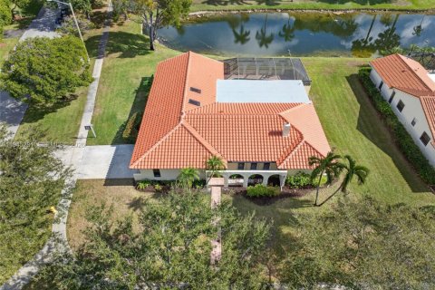 House in Plantation, Florida 4 bedrooms, 204.11 sq.m. № 2002117 - photo 2