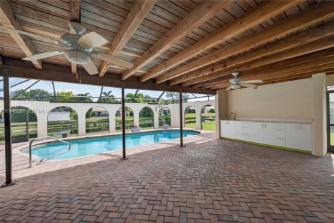 House in Plantation, Florida 4 bedrooms, 204.11 sq.m. № 2002117 - photo 9