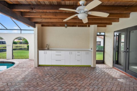 House in Plantation, Florida 4 bedrooms, 204.11 sq.m. № 2002117 - photo 8