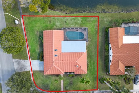 House in Plantation, Florida 4 bedrooms, 204.11 sq.m. № 2002117 - photo 24