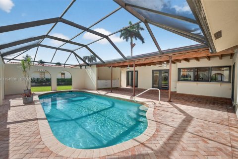 House in Plantation, Florida 4 bedrooms, 204.11 sq.m. № 2002117 - photo 10