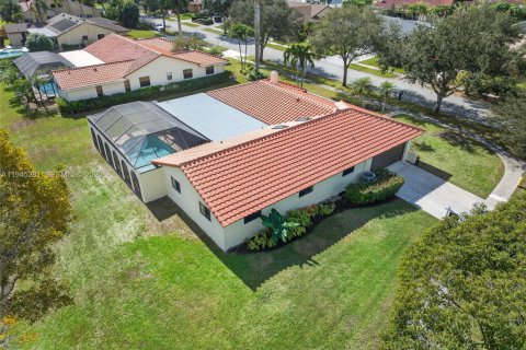 House in Plantation, Florida 4 bedrooms, 204.11 sq.m. № 2002117 - photo 18