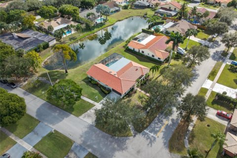 House in Plantation, Florida 4 bedrooms, 204.11 sq.m. № 2002117 - photo 15