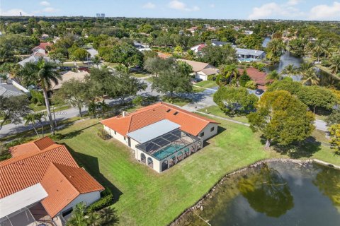 House in Plantation, Florida 4 bedrooms, 204.11 sq.m. № 2002117 - photo 22
