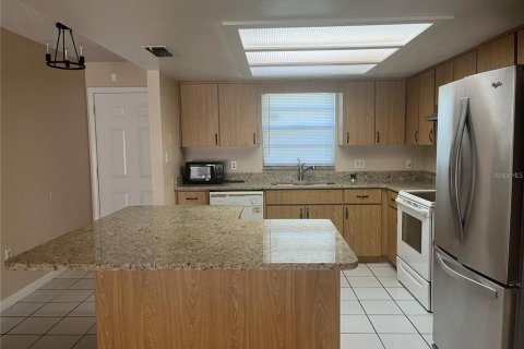 Appartement à louer à Kissimmee, Floride: 2 chambres, 95.04 m2 № 2102280 - photo 4
