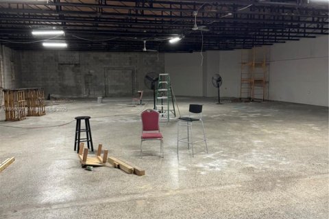 Propiedad comercial en venta en North Miami, Florida № 2012281 - foto 11