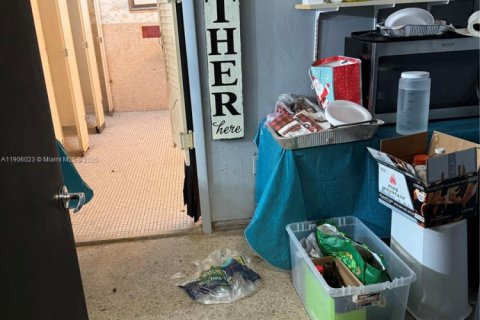 Propiedad comercial en venta en North Miami, Florida № 2012281 - foto 6
