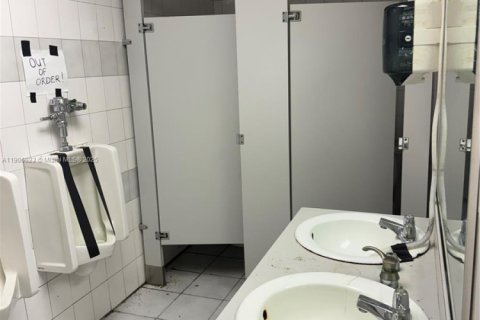 Propiedad comercial en venta en North Miami, Florida № 2012281 - foto 5