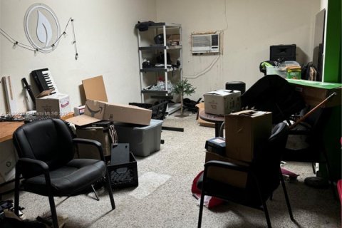 Propiedad comercial en venta en North Miami, Florida № 2012281 - foto 2