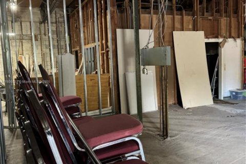 Propiedad comercial en venta en North Miami, Florida № 2012281 - foto 12