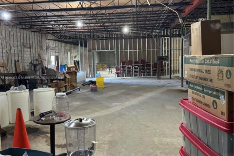 Propiedad comercial en venta en North Miami, Florida № 2012281 - foto 9