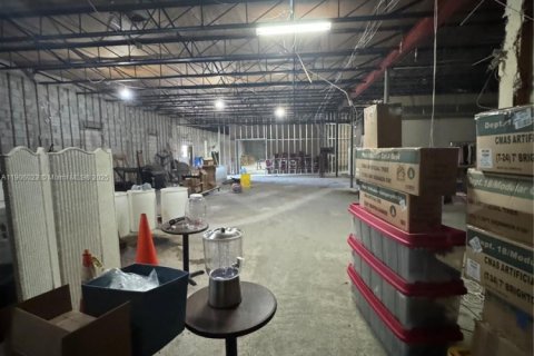 Propiedad comercial en venta en North Miami, Florida № 2012281 - foto 8
