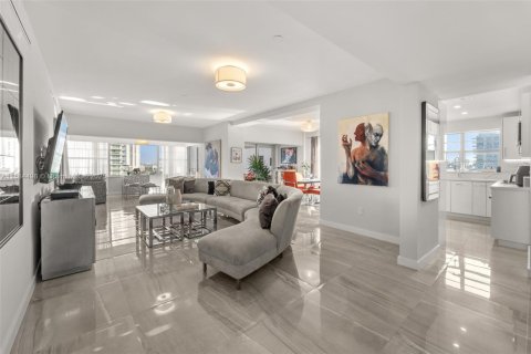 Condo in Miami Beach, Florida, 2 bedrooms  № 1978631 - photo 5