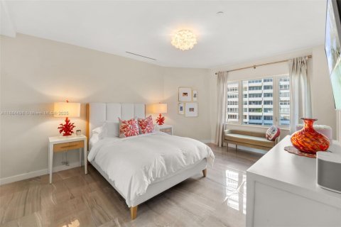 Condo in Miami Beach, Florida, 2 bedrooms  № 1978631 - photo 17