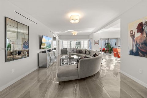 Condo in Miami Beach, Florida, 2 bedrooms  № 1978631 - photo 8