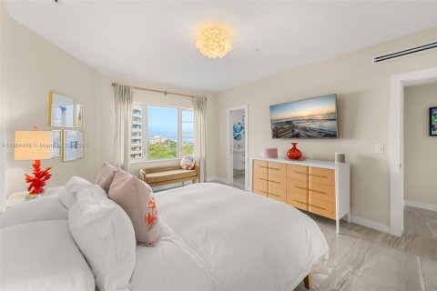 Condo in Miami Beach, Florida, 2 bedrooms  № 1978631 - photo 16