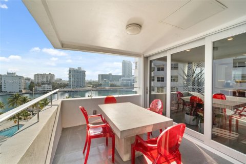 Condo in Miami Beach, Florida, 2 bedrooms  № 1978631