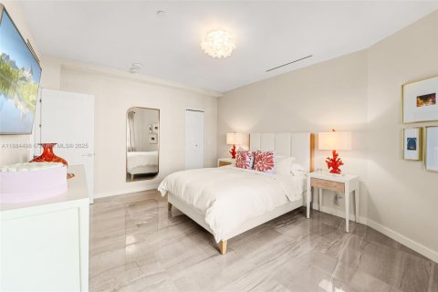 Condo in Miami Beach, Florida, 2 bedrooms  № 1978631 - photo 20