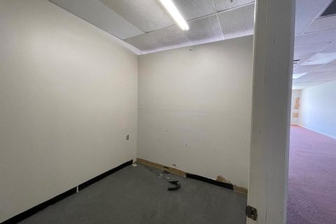 Shop in Jensen Beach, Florida № 1116839