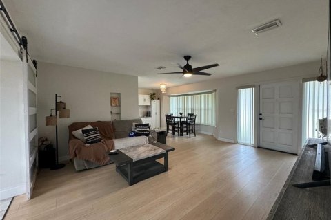 House in Saint Petersburg, Florida 2 bedrooms, 120.77 sq.m. № 1684547 - photo 14