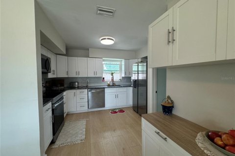 House in Saint Petersburg, Florida 2 bedrooms, 120.77 sq.m. № 1684547 - photo 5