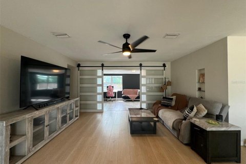 House in Saint Petersburg, Florida 2 bedrooms, 120.77 sq.m. № 1684547 - photo 12