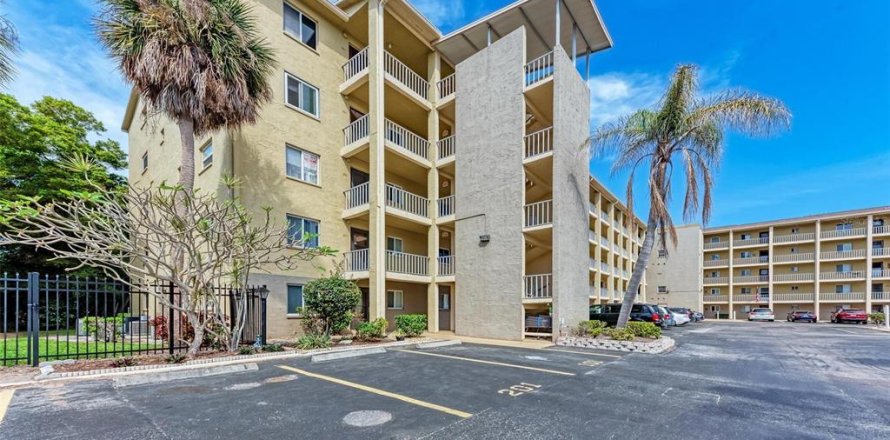 Condo in Bradenton, Florida, 2 bedrooms № 1894297