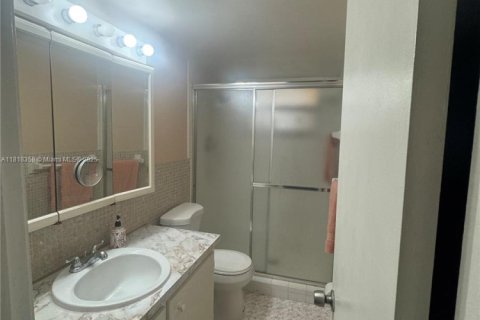 Condo in Miami Gardens, Florida, 2 bedrooms  № 1776413 - photo 12