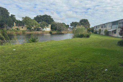 Condo in Miami Gardens, Florida, 2 bedrooms  № 1776413 - photo 13