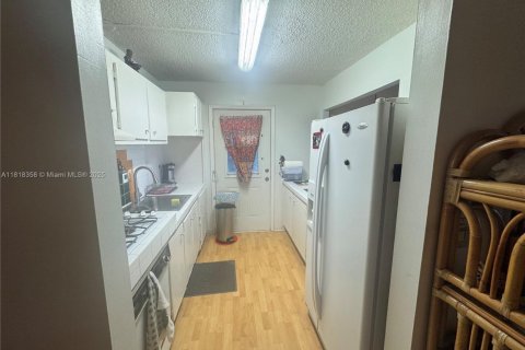 Condo in Miami Gardens, Florida, 2 bedrooms  № 1776413 - photo 8