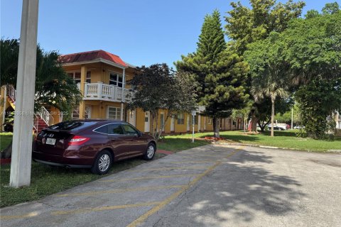 Condo in Miami Gardens, Florida, 2 bedrooms  № 1776413 - photo 1