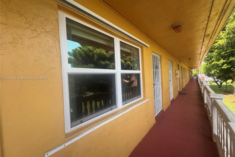Condo in Miami Gardens, Florida, 2 bedrooms  № 1776413 - photo 5