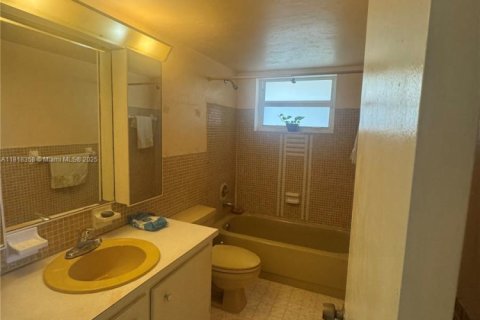Condo in Miami Gardens, Florida, 2 bedrooms  № 1776413 - photo 10