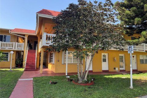 Condo in Miami Gardens, Florida, 2 bedrooms  № 1776413 - photo 3
