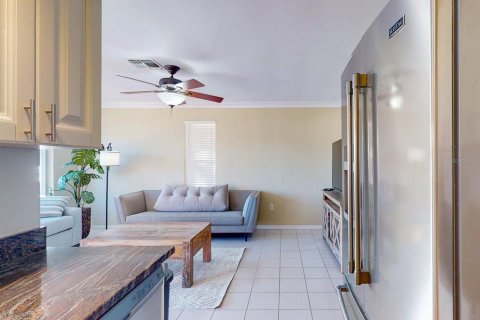 House in Saint Pete Beach, Florida 2 bedrooms, 135.36 sq.m. № 2141886 - photo 26