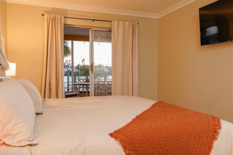 House in Saint Pete Beach, Florida 2 bedrooms, 135.36 sq.m. № 2141886 - photo 29