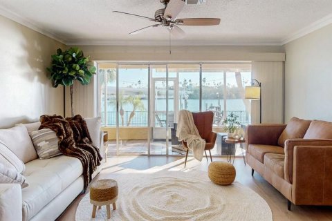 House in Saint Pete Beach, Florida 2 bedrooms, 135.36 sq.m. № 2141886 - photo 8