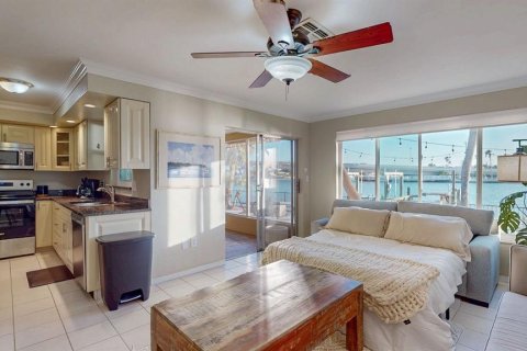 House in Saint Pete Beach, Florida 2 bedrooms, 135.36 sq.m. № 2141886 - photo 18