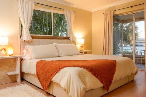House in Saint Pete Beach, Florida 2 bedrooms, 135.36 sq.m. № 2141886 - photo 30