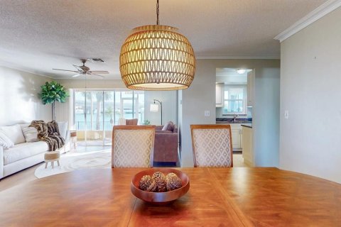 House in Saint Pete Beach, Florida 2 bedrooms, 135.36 sq.m. № 2141886 - photo 12