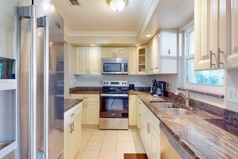 House in Saint Pete Beach, Florida 2 bedrooms, 135.36 sq.m. № 2141886 - photo 24