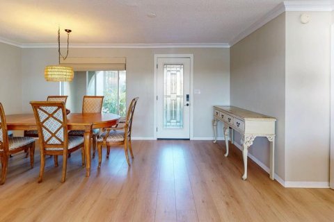 House in Saint Pete Beach, Florida 2 bedrooms, 135.36 sq.m. № 2141886 - photo 13