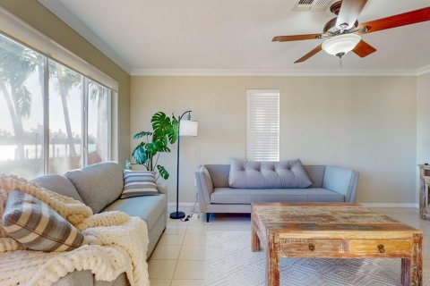 House in Saint Pete Beach, Florida 2 bedrooms, 135.36 sq.m. № 2141886 - photo 17