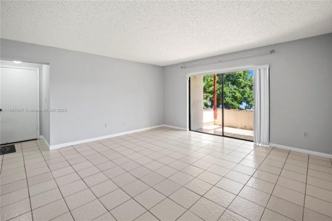 Apartamento en alquiler en Miami, Florida, 3 dormitorios, 115.2 m2 № 1950125 - foto 5