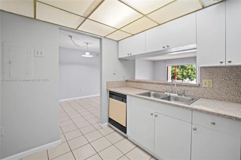 Apartamento en alquiler en Miami, Florida, 3 dormitorios, 115.2 m2 № 1950125 - foto 8