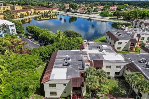 Apartamento en alquiler en Miami, Florida, 3 dormitorios, 115.2 m2 № 1950125 - foto 18