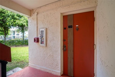 Apartamento en alquiler en Miami, Florida, 3 dormitorios, 115.2 m2 № 1950125 - foto 14