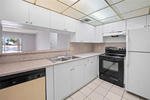 Apartamento en alquiler en Miami, Florida, 3 dormitorios, 115.2 m2 № 1950125 - foto 7